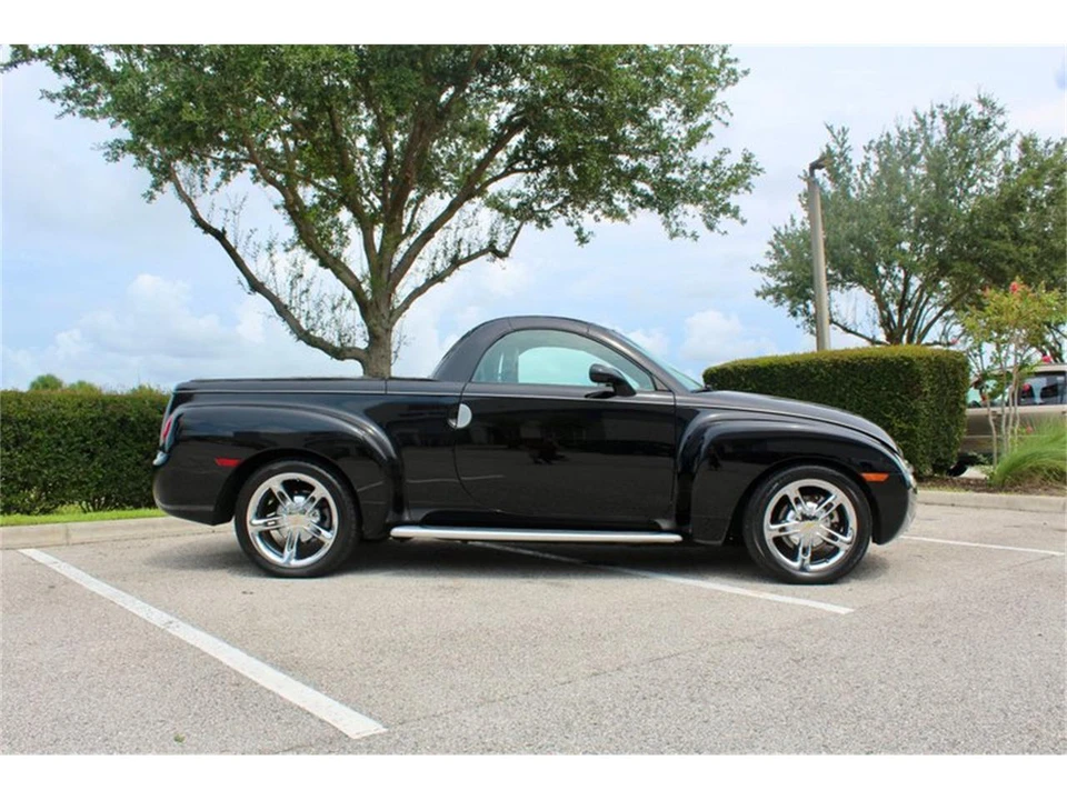 2005 Chevrolet SSR - Image 4 of 31