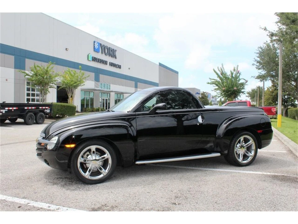 2005 Chevrolet SSR - Image 11 of 31