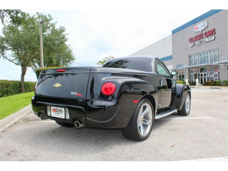 2005 Chevrolet SSR - Image 17 of 31