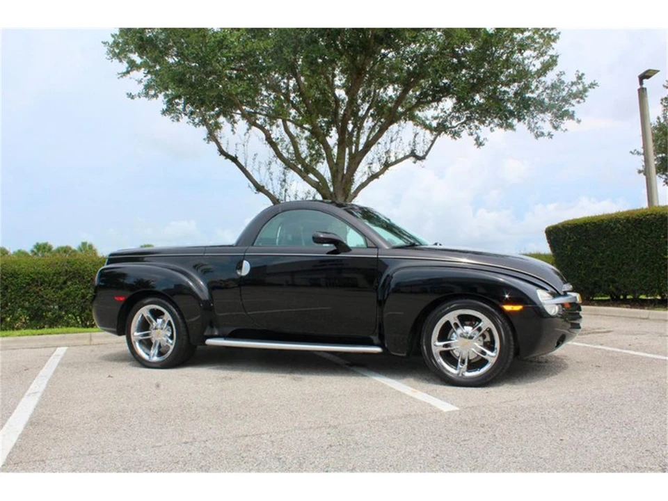 2005 Chevrolet SSR - Image 5 of 31