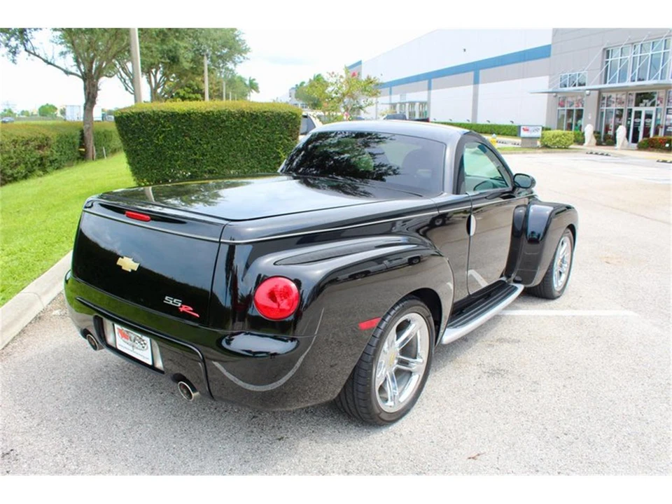 2005 Chevrolet SSR - Image 18 of 31