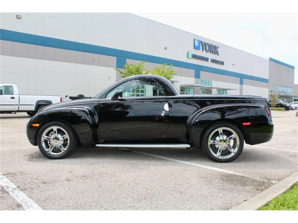 2005 Chevrolet SSR - Image 12 of 31