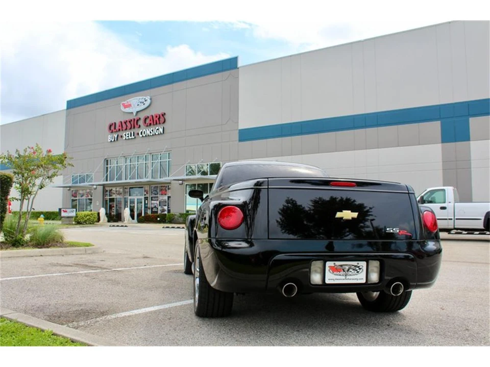 2005 Chevrolet SSR - Image 15 of 31