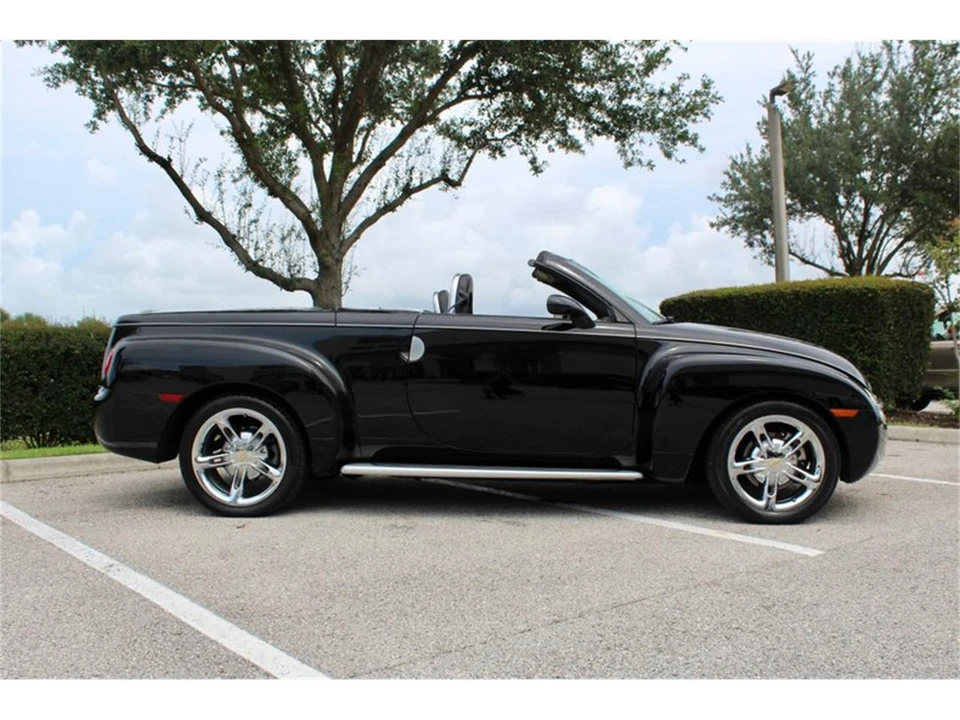2005 Chevrolet SSR - Image 3 of 31