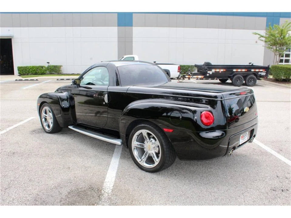 2005 Chevrolet SSR - Image 27 of 31