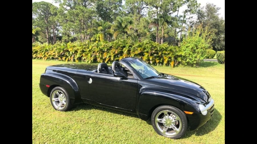 2005 Chevrolet SSR - Image 2 of 7