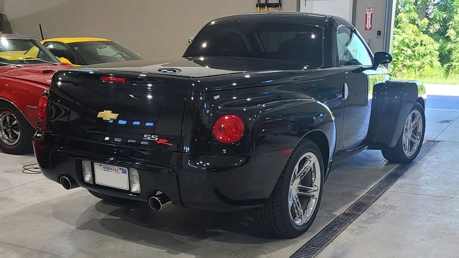 2005 Chevrolet SSR - Image 2 of 8