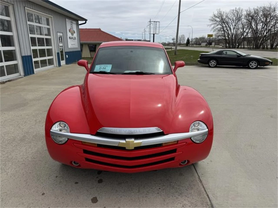 2005 Chevrolet SSR - Image 3 of 31