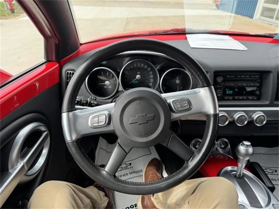 2005 Chevrolet SSR - Image 17 of 31