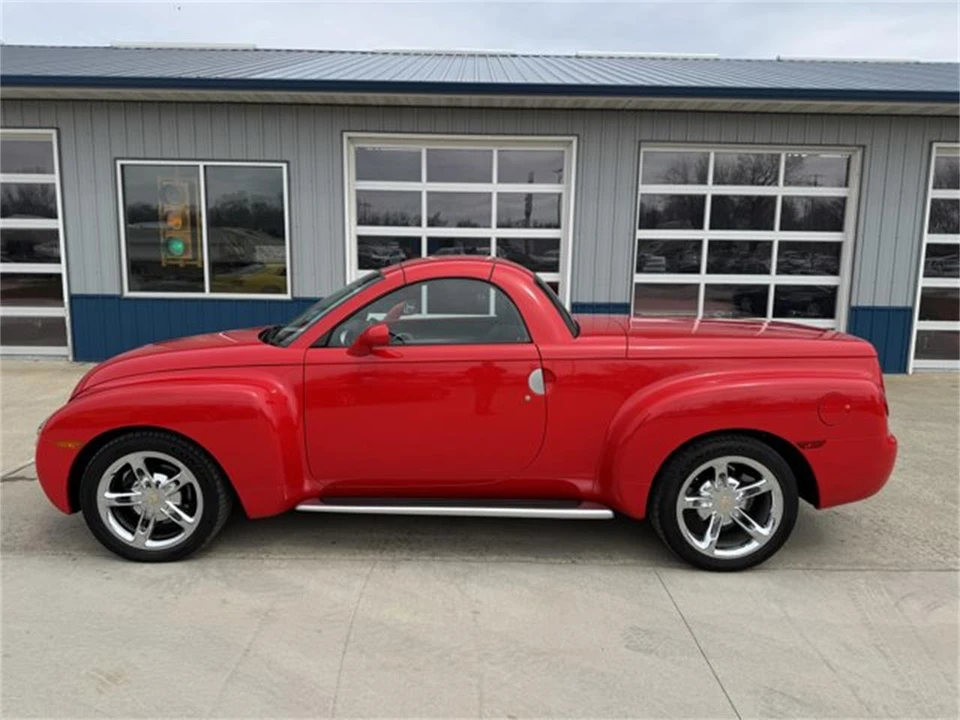 2005 Chevrolet SSR - Image 5 of 31