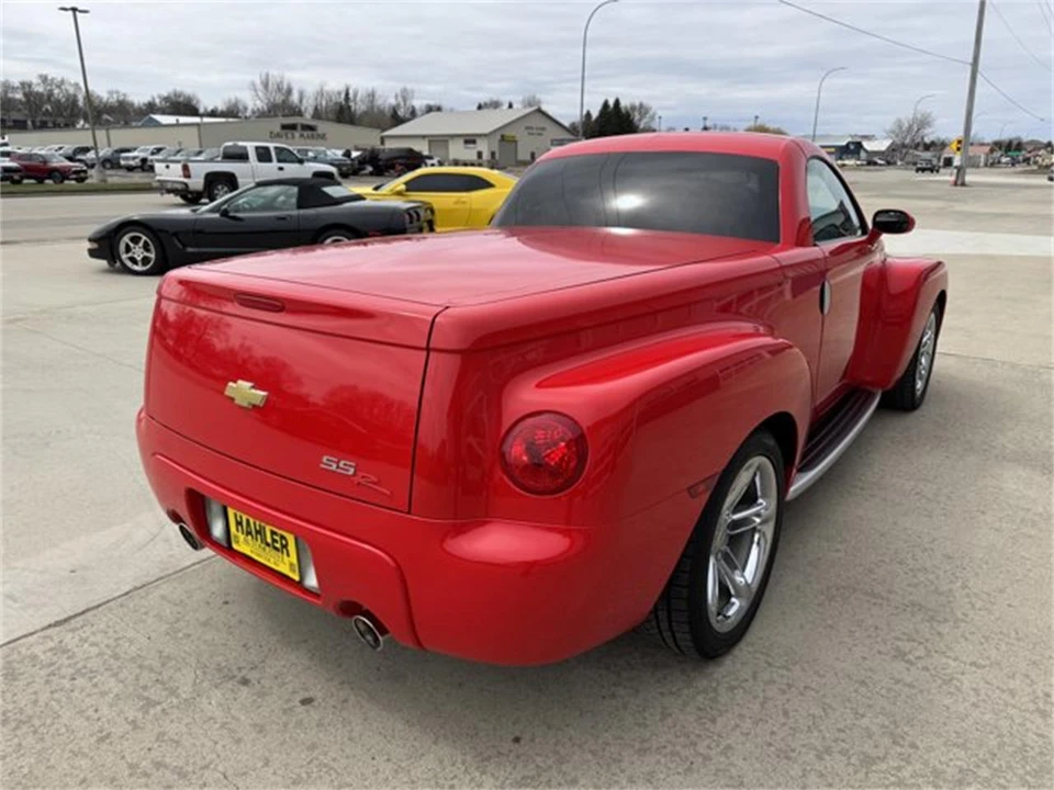 2005 Chevrolet SSR - Image 8 of 31