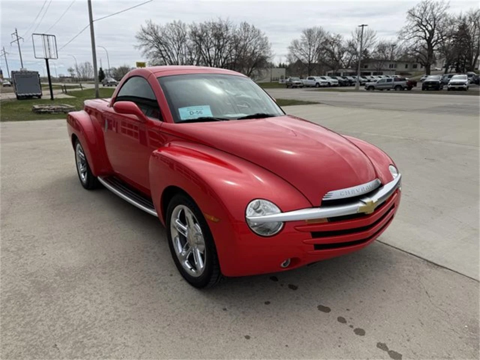 2005 Chevrolet SSR - Image 2 of 31