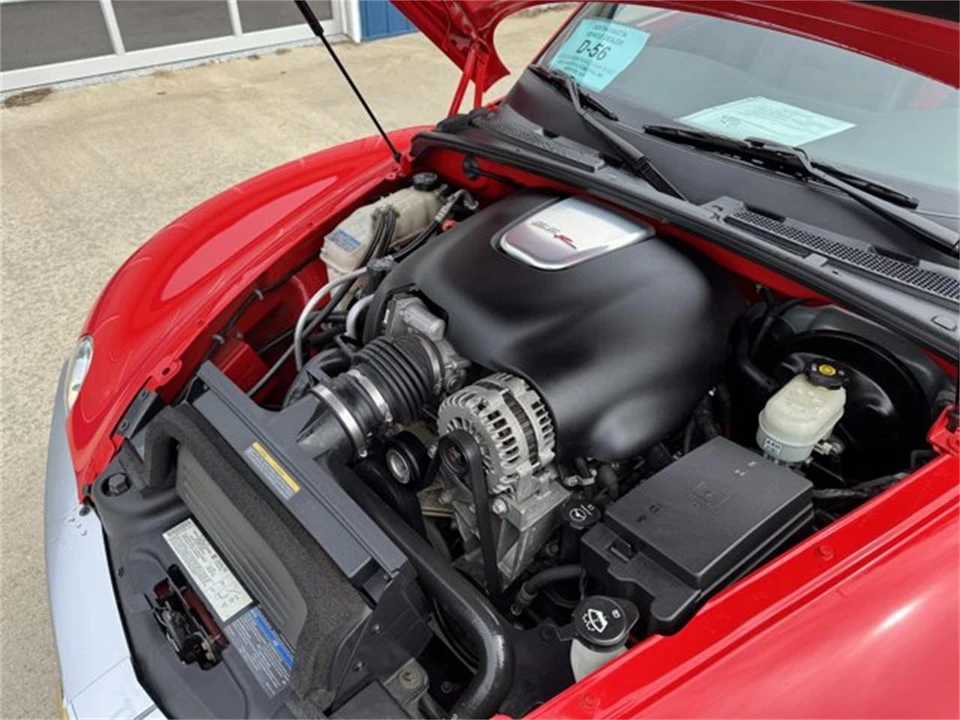 2005 Chevrolet SSR - Image 11 of 31