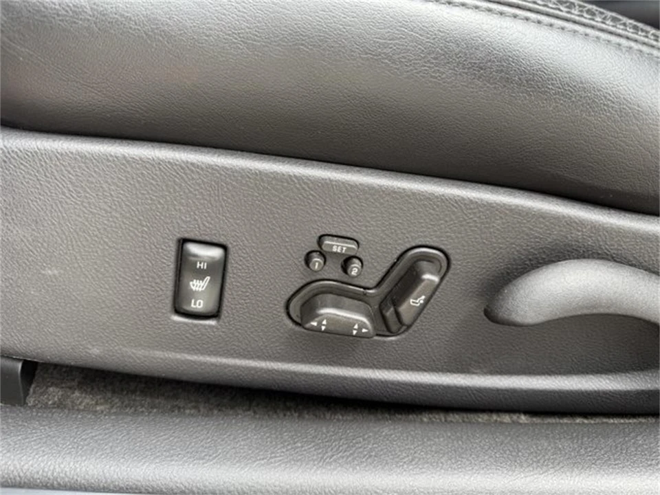 2005 Chevrolet SSR - Image 14 of 31