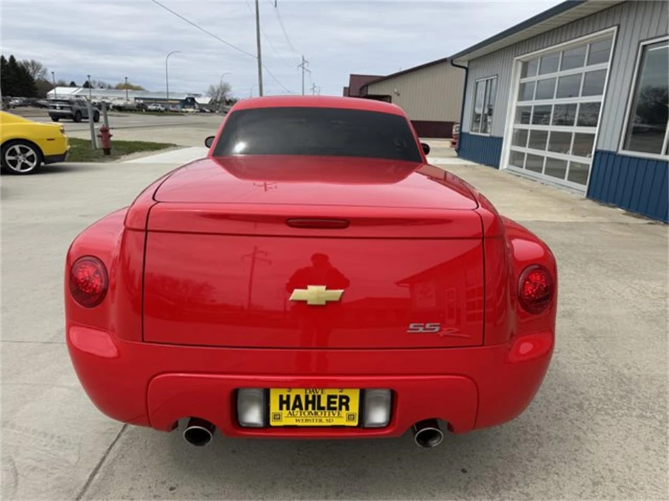 2005 Chevrolet SSR - Image 7 of 31