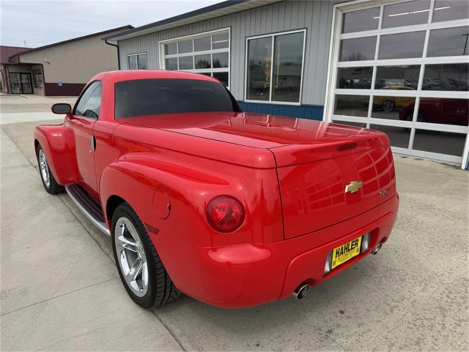 2005 Chevrolet SSR - Image 6 of 31