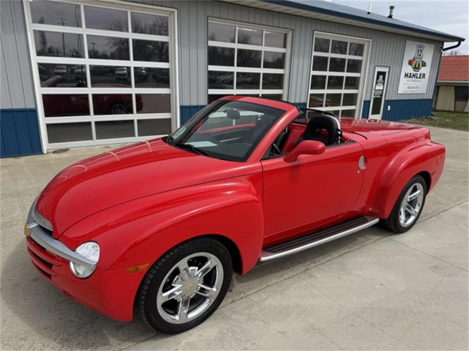 2005 Chevrolet SSR - Image 26 of 31