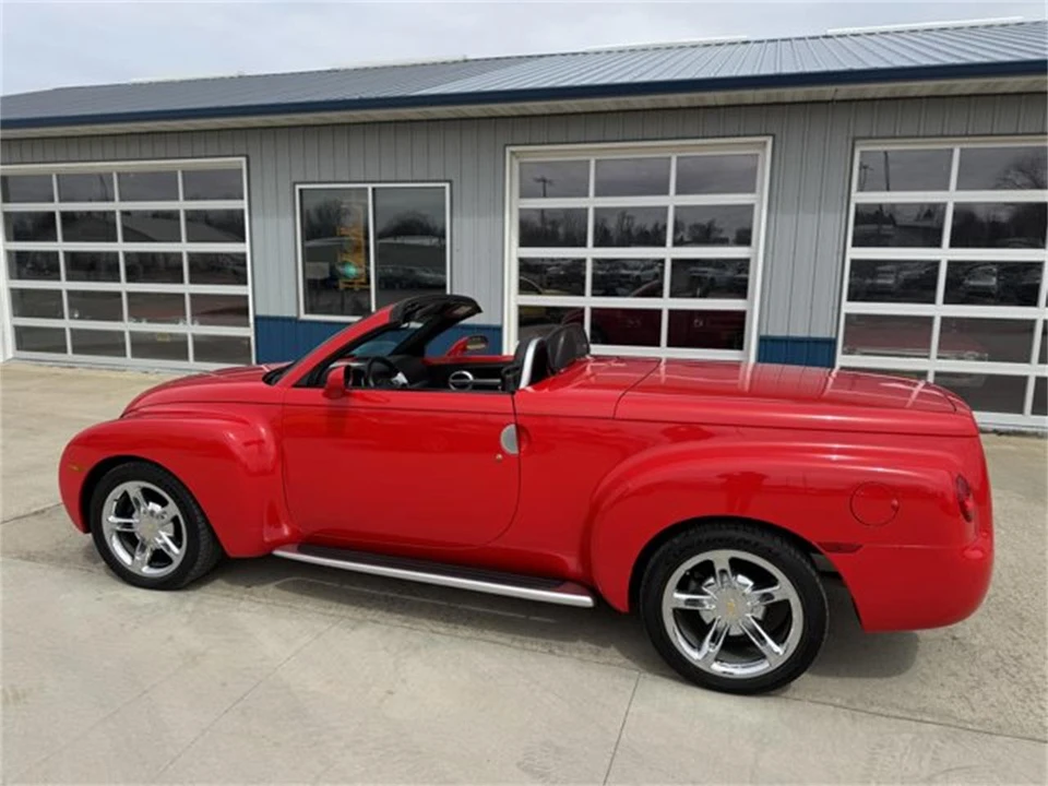 2005 Chevrolet SSR - Image 27 of 31