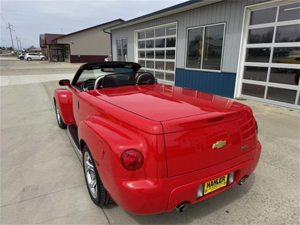 2005 Chevrolet SSR - Image 28 of 31
