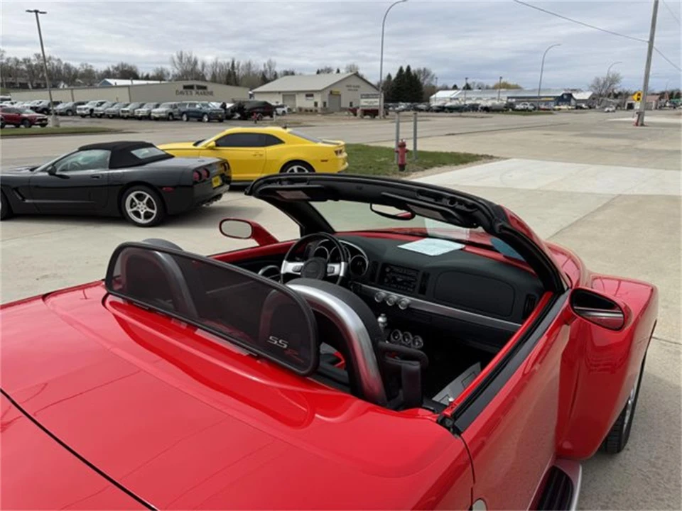 2005 Chevrolet SSR - Image 29 of 31