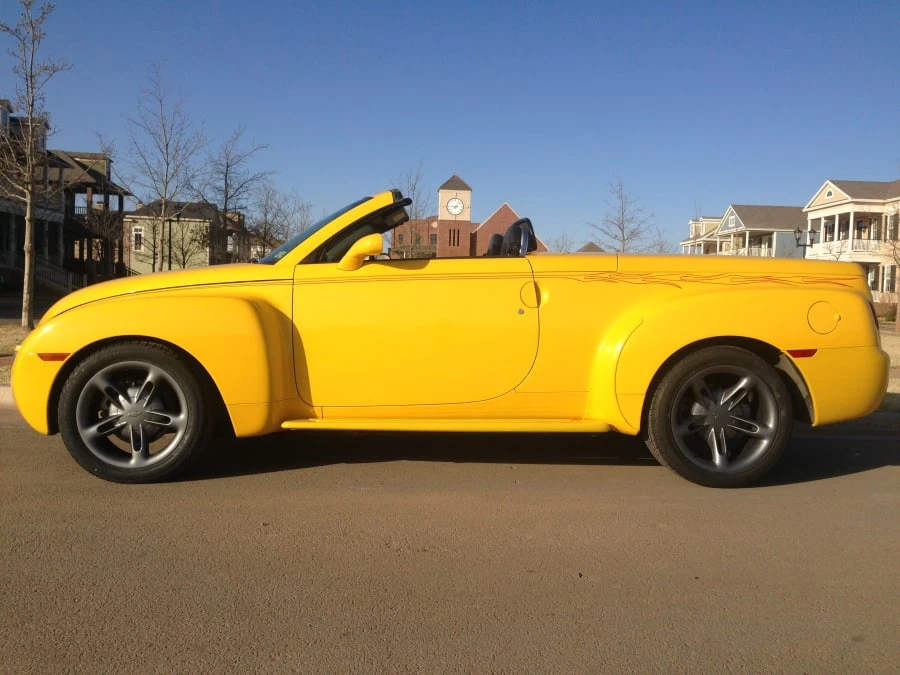 2005 Chevrolet SSR - Image 2 of 8