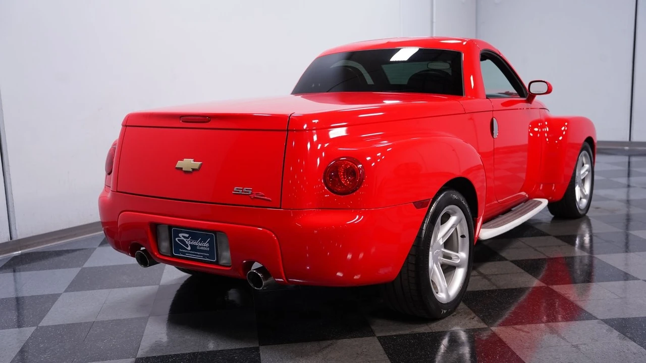 2005 Chevrolet SSR - Image 11 of 12