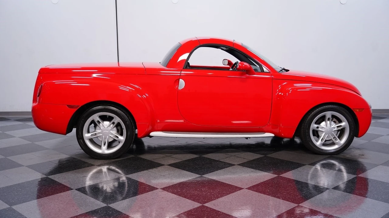 2005 Chevrolet SSR - Image 14 of 21