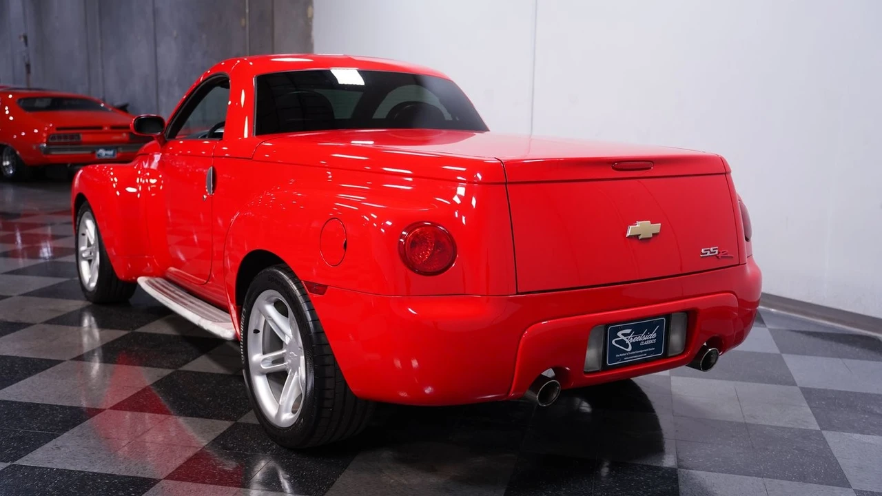 2005 Chevrolet SSR - Image 9 of 12