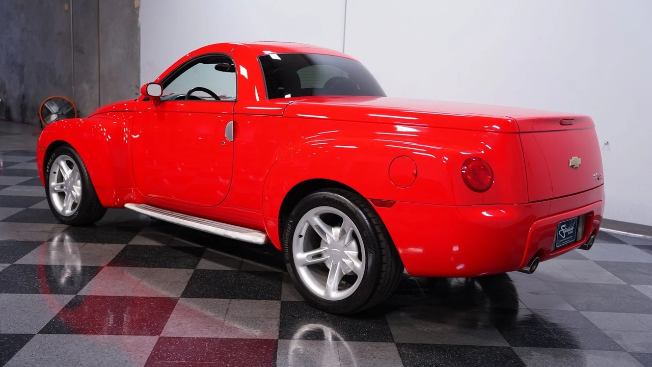 2005 Chevrolet SSR - Image 8 of 12