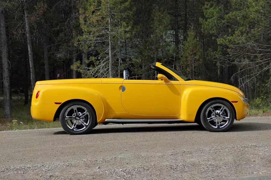 2005 Chevrolet SSR - Image 2 of 27