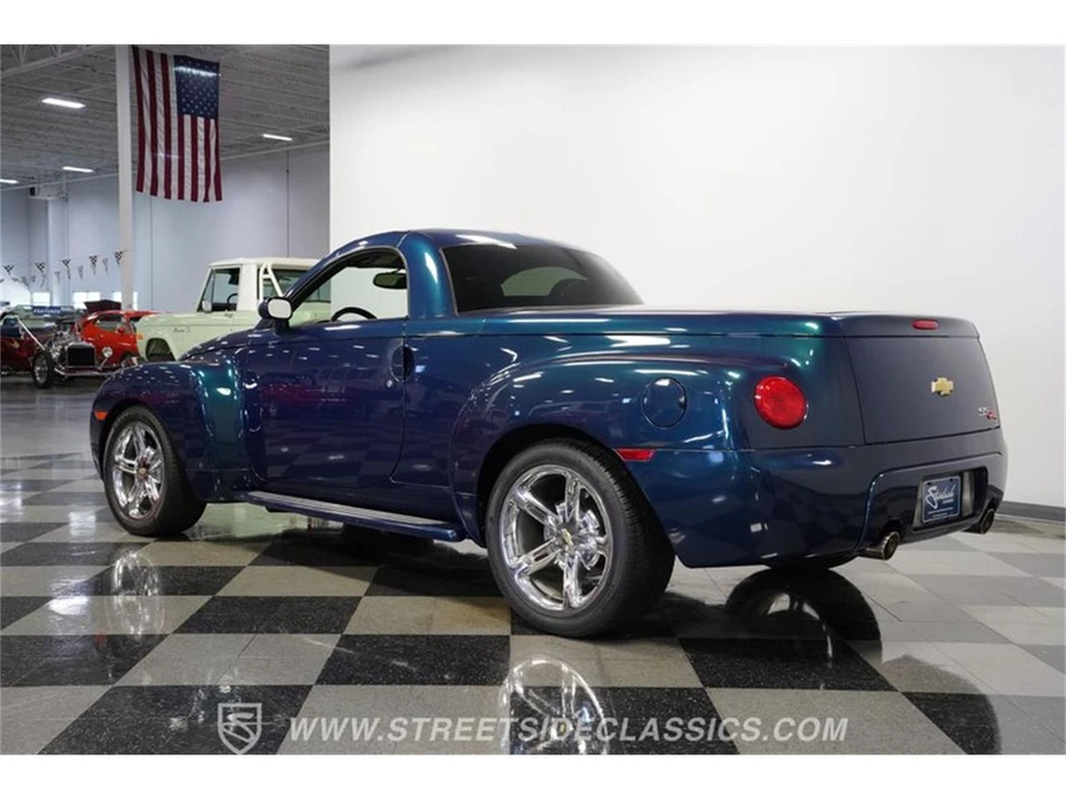 2005 Chevrolet SSR - Image 8 of 31
