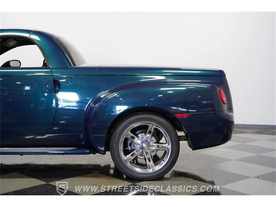 2005 Chevrolet SSR - Image 23 of 31