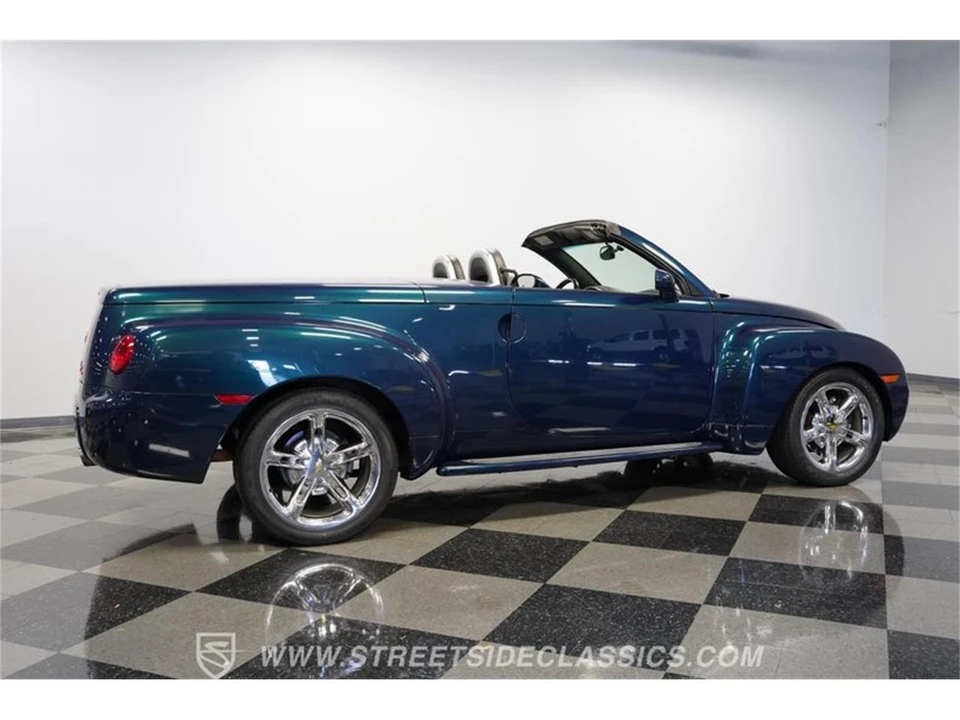 2005 Chevrolet SSR - Image 12 of 31