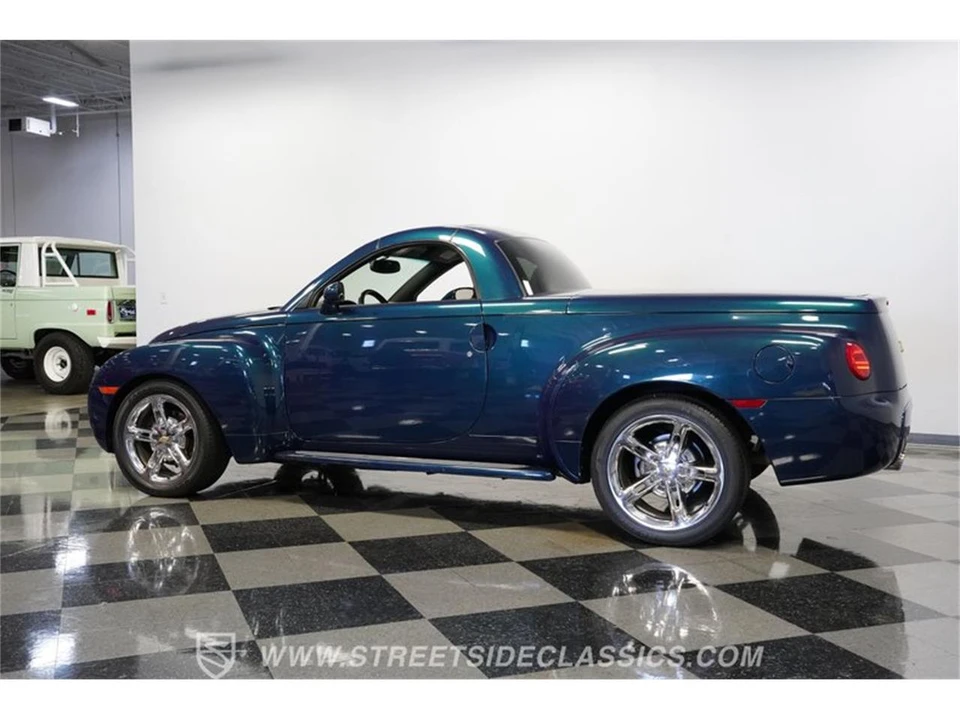 2005 Chevrolet SSR - Image 7 of 31
