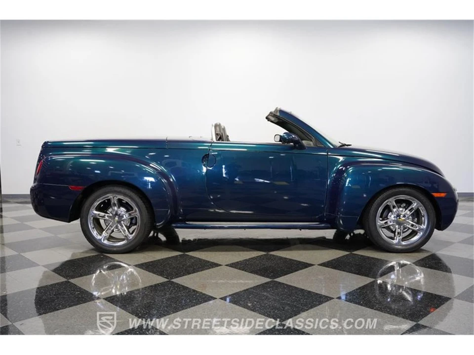 2005 Chevrolet SSR - Image 13 of 31