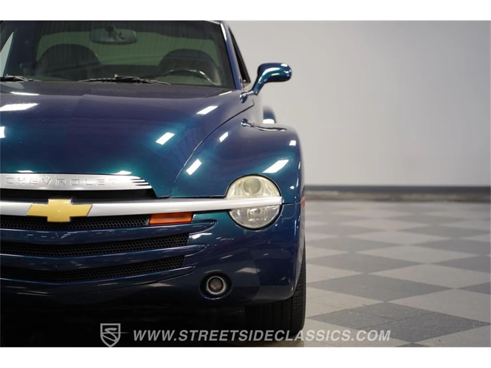 2005 Chevrolet SSR - Image 19 of 31