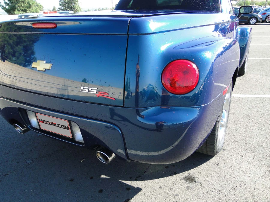 2005 Chevrolet SSR - Image 2 of 5