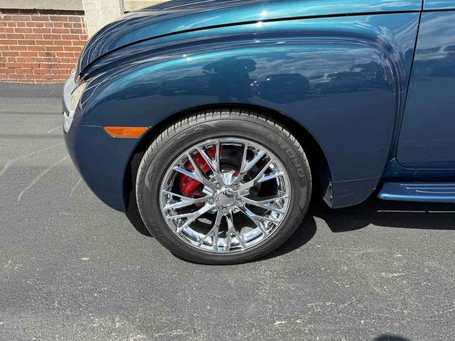 2005 Chevrolet SSR - Image 8 of 15