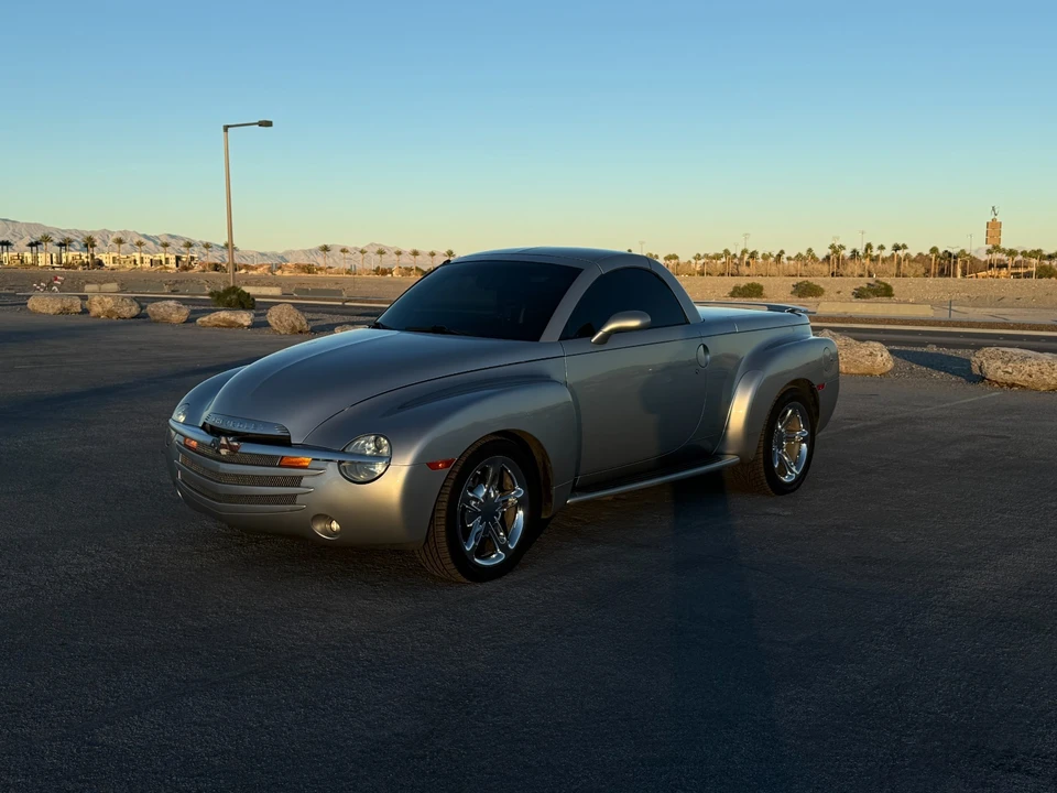 2005 Chevrolet SSR - Image 9 of 31