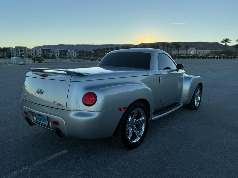 2005 Chevrolet SSR - Image 10 of 31