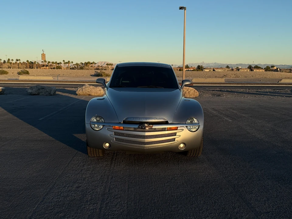 2005 Chevrolet SSR - Image 2 of 31