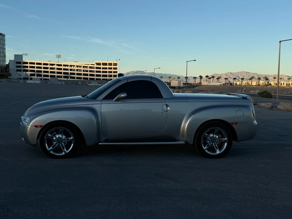 2005 Chevrolet SSR - Image 8 of 31