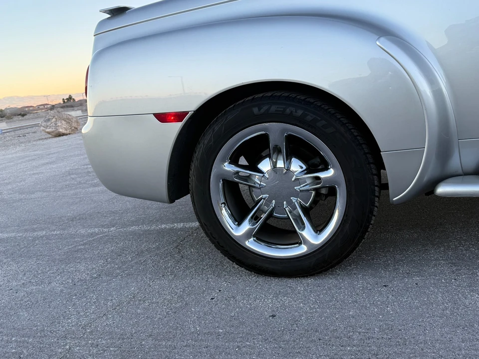 2005 Chevrolet SSR - Image 31 of 31