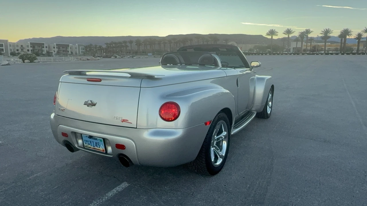 2005 Chevrolet SSR - Image 17 of 31