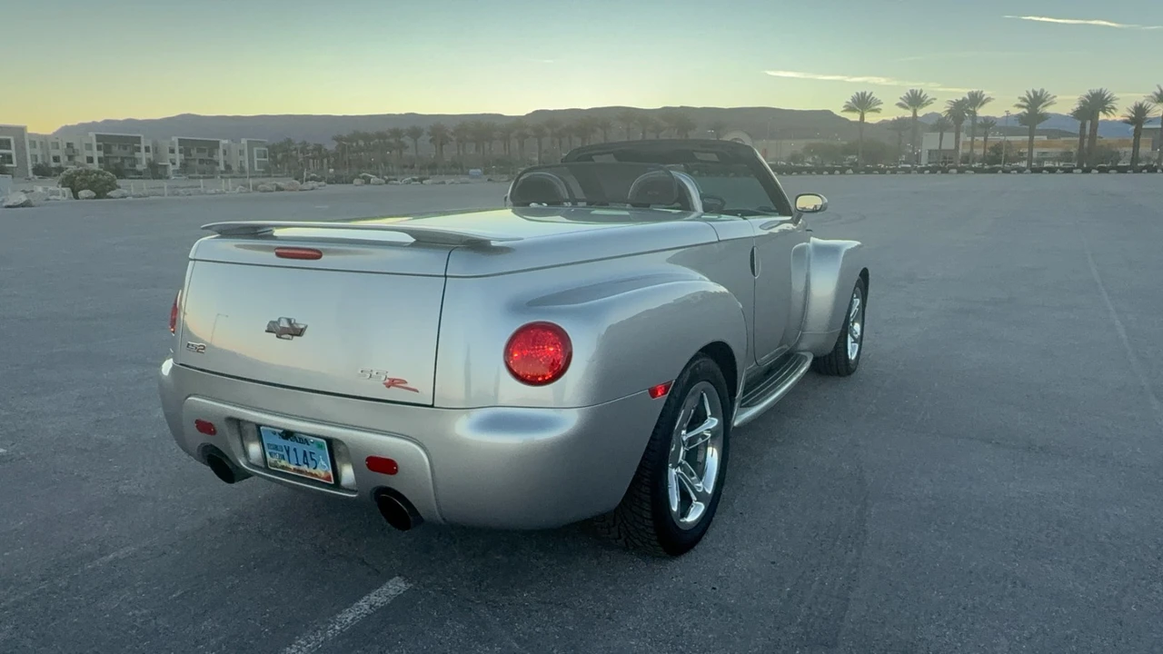 2005 Chevrolet SSR - Image 23 of 31