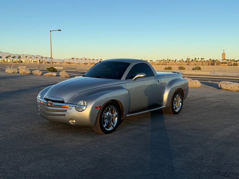 2005 Chevrolet SSR - Image 3 of 31