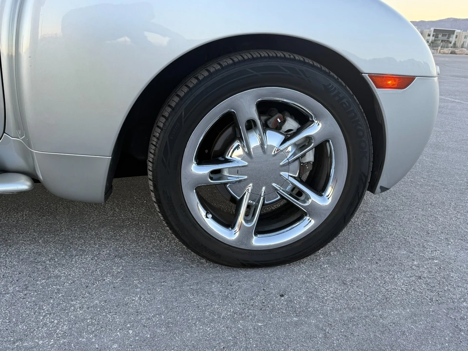 2005 Chevrolet SSR - Image 28 of 31