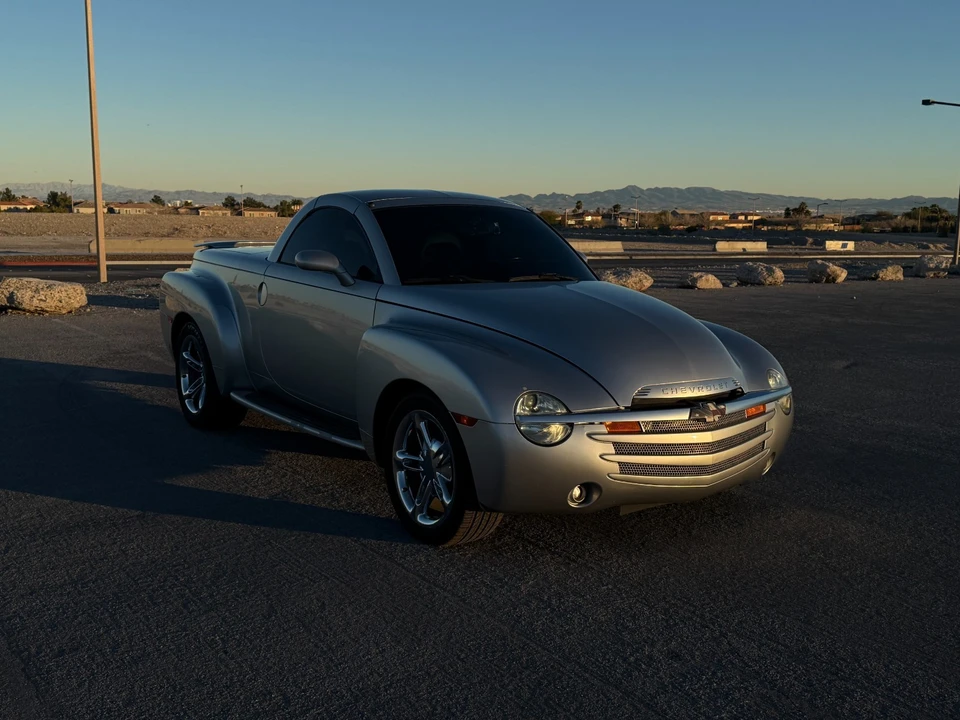 2005 Chevrolet SSR - Image 7 of 31