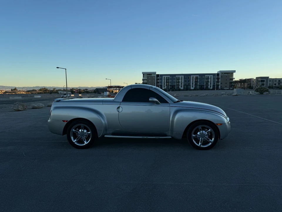 2005 Chevrolet SSR - Image 12 of 31