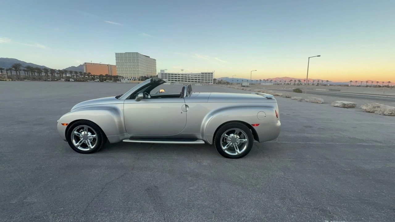 2005 Chevrolet SSR - Image 19 of 31